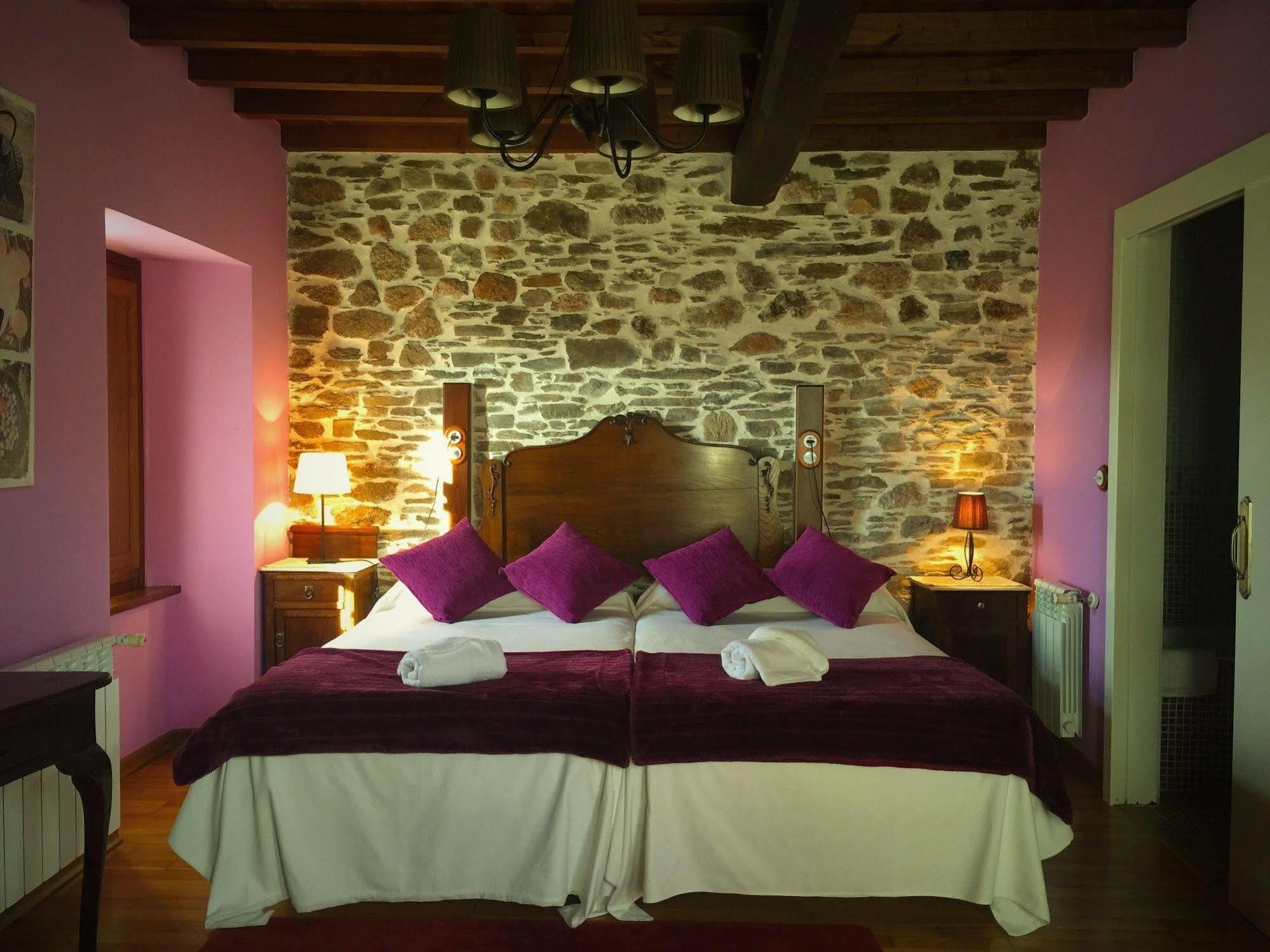 Os Tres Teixos Hotel Adelán Kültér fotó
