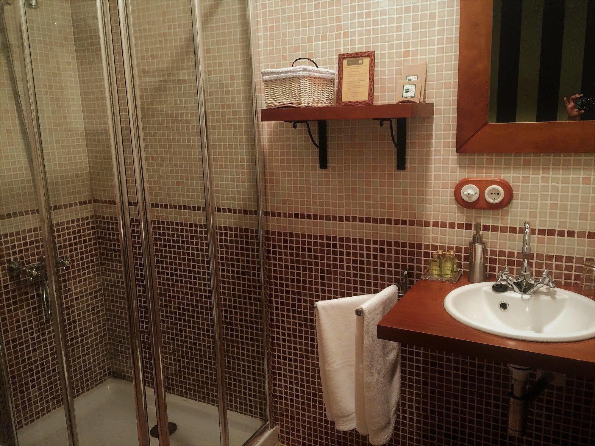 Os Tres Teixos Hotel Adelán Kültér fotó