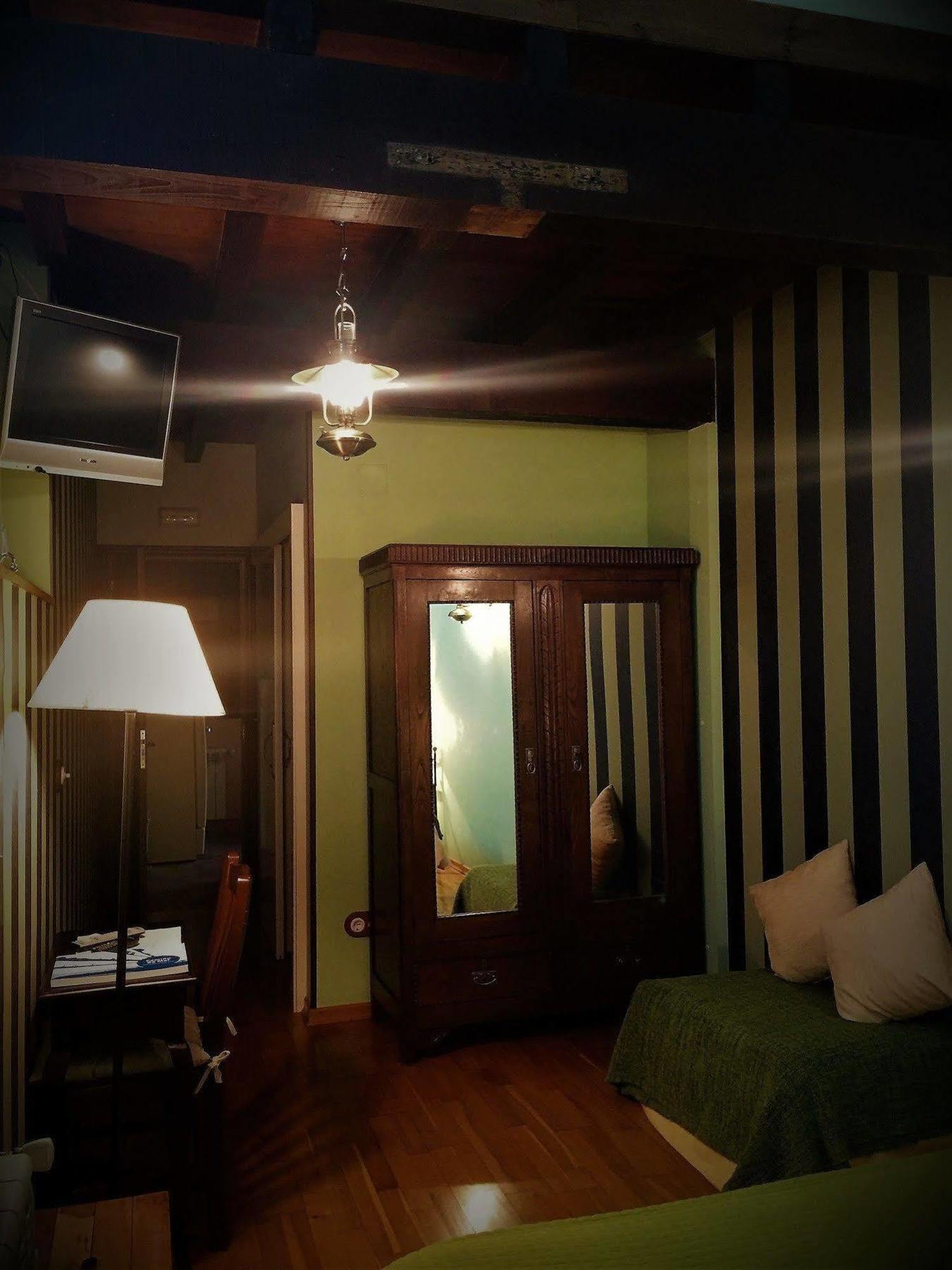Os Tres Teixos Hotel Adelán Kültér fotó