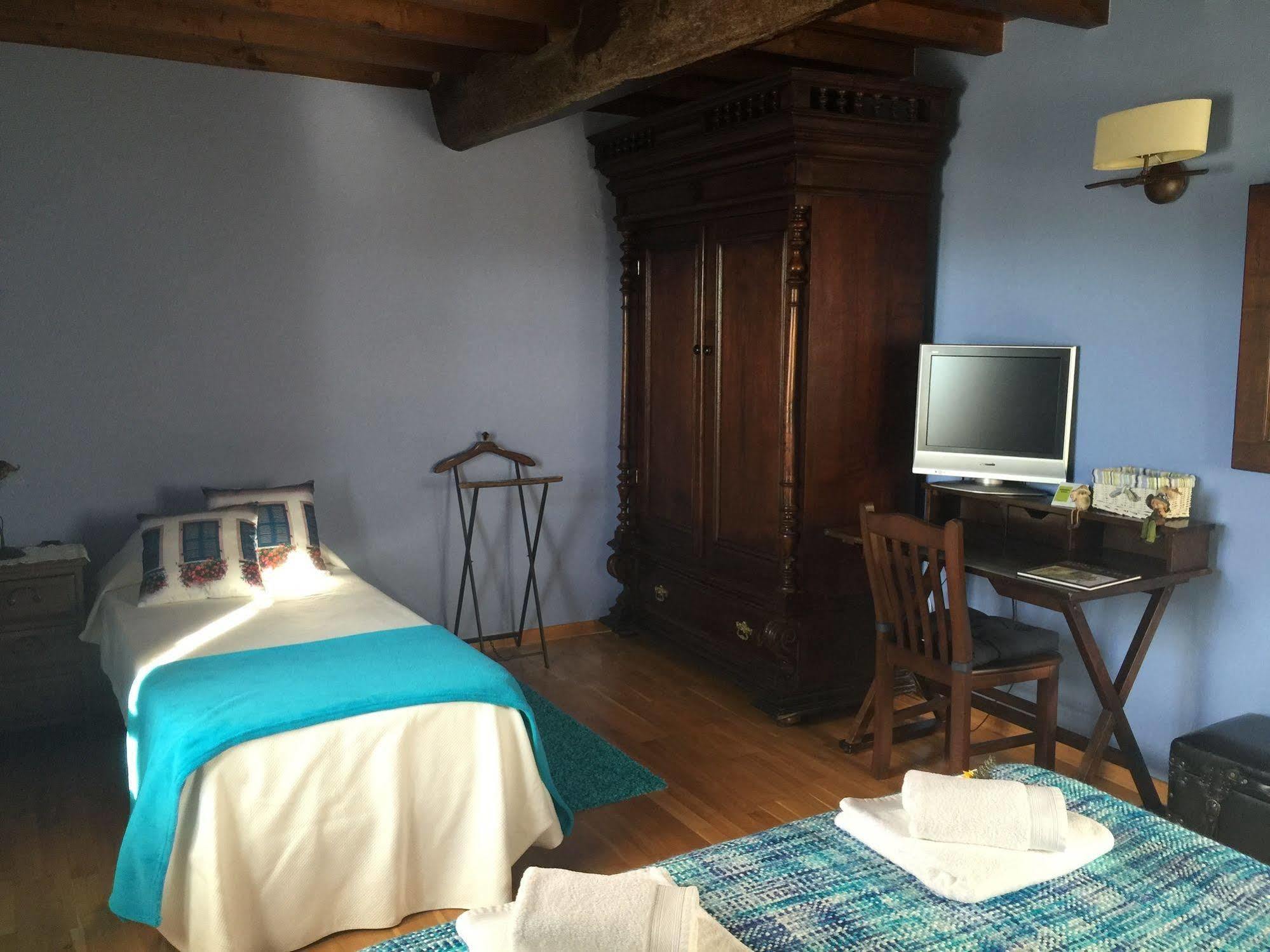 Os Tres Teixos Hotel Adelán Kültér fotó
