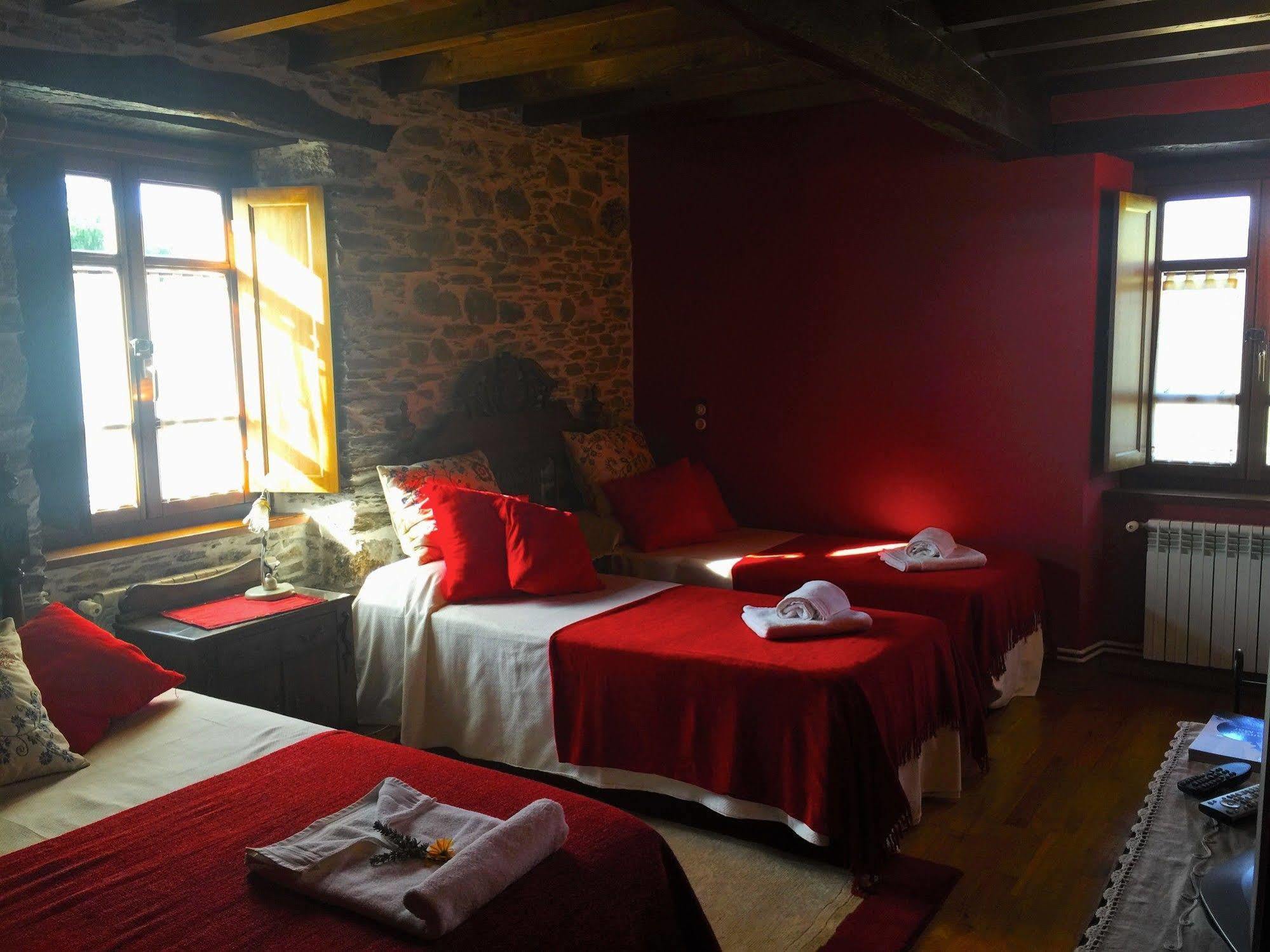 Os Tres Teixos Hotel Adelán Kültér fotó