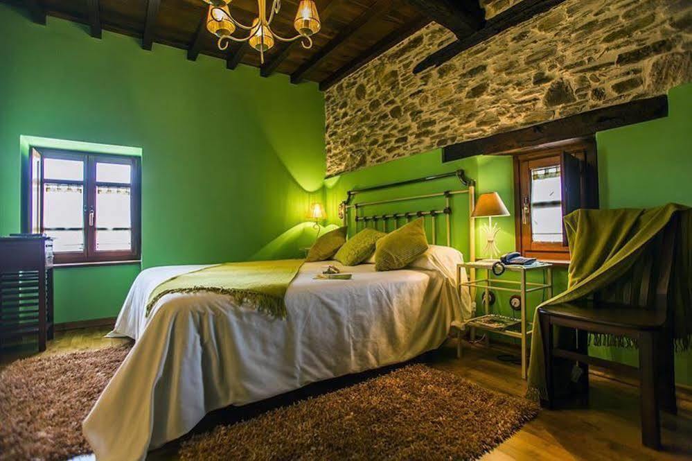 Os Tres Teixos Hotel Adelán Kültér fotó